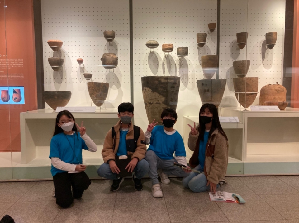 광명안현초등학교 5학년학생들이 참여한 '우리 역사를 내 품 안에' 프로젝트 실시 모습. / 사진 = 광명시 제공